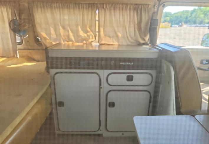 Salvage 1970 Volkswagen Transporter  in Белый