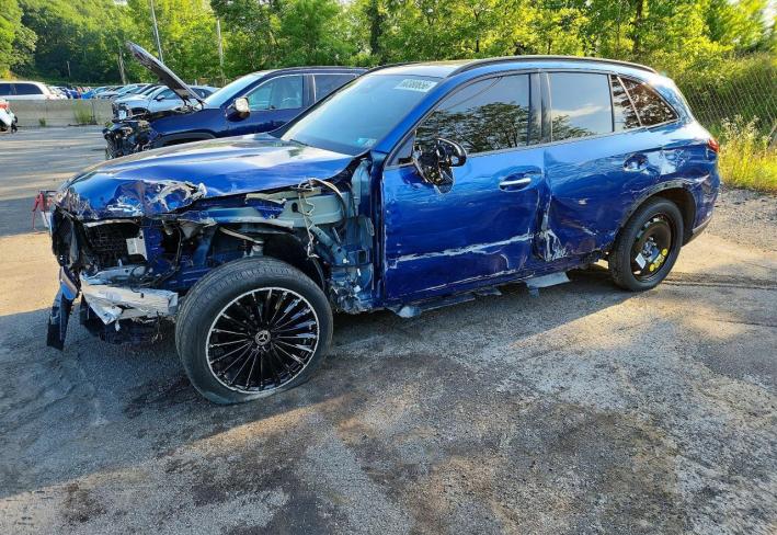Salvage 2023 Mercedes Benz Glc 300 4matic in Синий