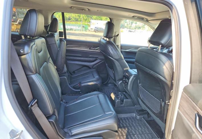 Salvage 2023 Jeep Grand Cherokee L Limited in Белый
