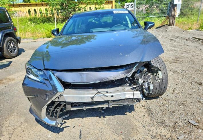 Salvage 2025 Lexus Es 300h Ultra Luxury in Серый