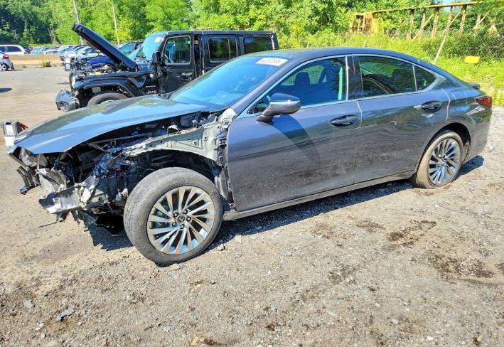 Salvage 2025 Lexus Es 300h Ultra Luxury in Серый