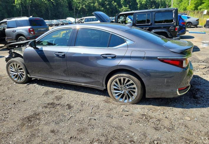 Salvage 2025 Lexus Es 300h Ultra Luxury in Серый