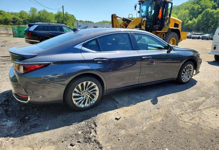 Salvage 2025 Lexus Es 300h Ultra Luxury in Серый