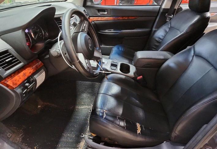 Salvage 2011 Subaru Outback Limited in Черный