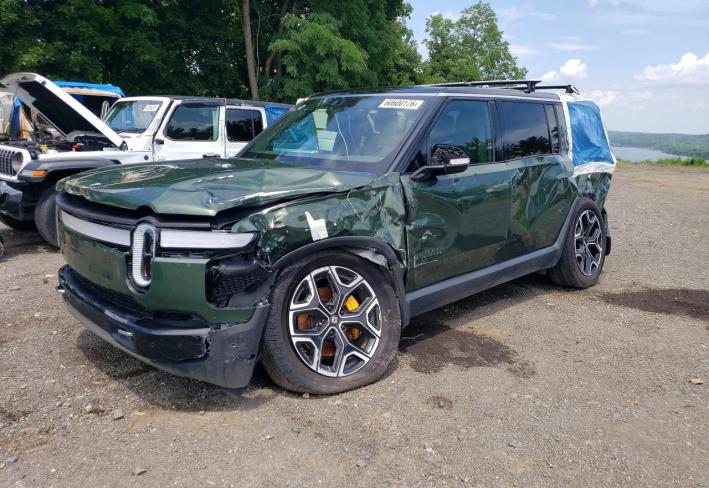 Salvage 2023 Rivian R1s Launch Edition in Зеленый