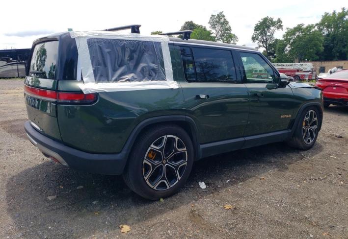 Salvage 2023 Rivian R1s Launch Edition in Зеленый