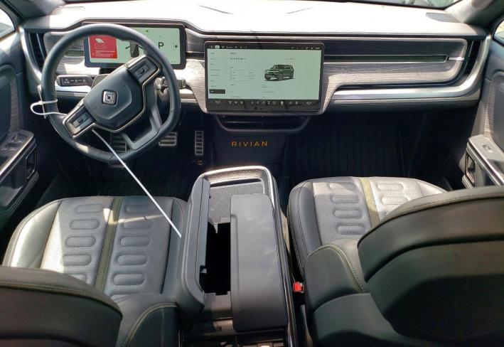 Salvage 2023 Rivian R1s Launch Edition in Зеленый