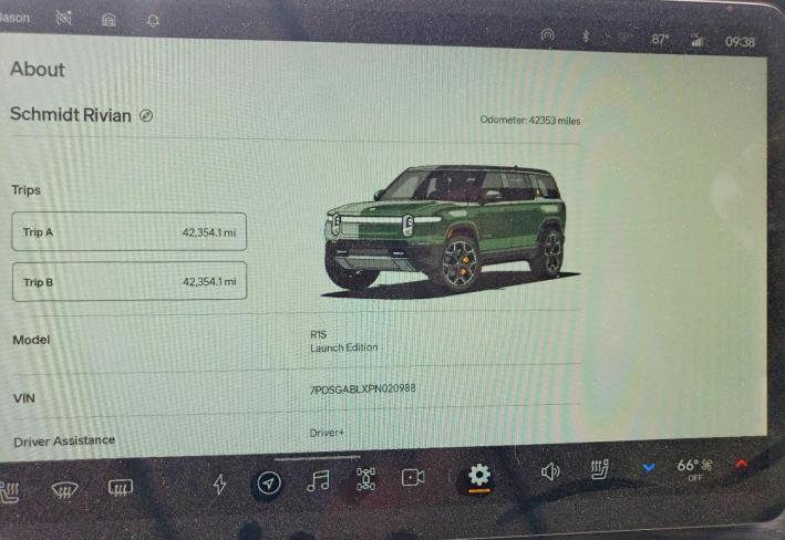 Salvage 2023 Rivian R1s Launch Edition in Зеленый