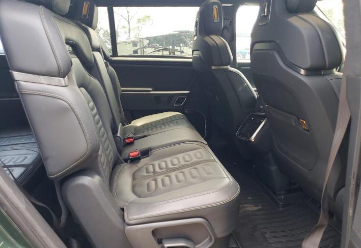 Salvage 2023 Rivian R1s Launch Edition in Зеленый