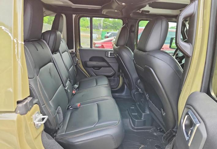 Salvage 2025 Jeep Wrangler Rubicon 392 in Коричневый