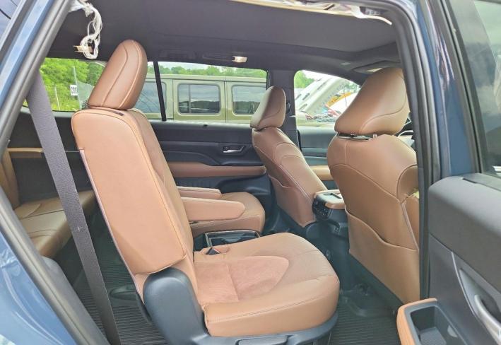 Salvage 2026 Toyota Grand Highlander Hybrid Max Platinum in Синий