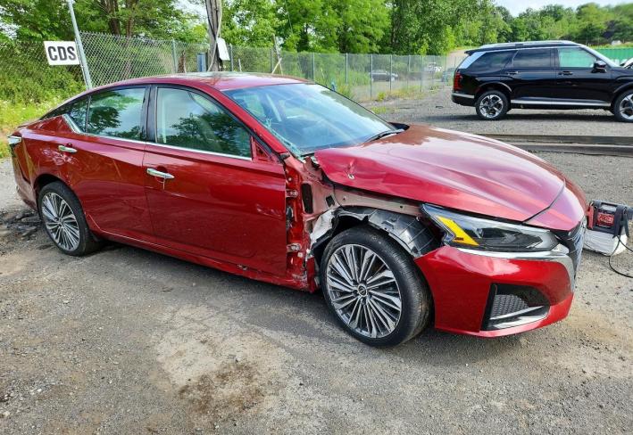 Salvage 2024 Nissan Altima Sl in Бордовый