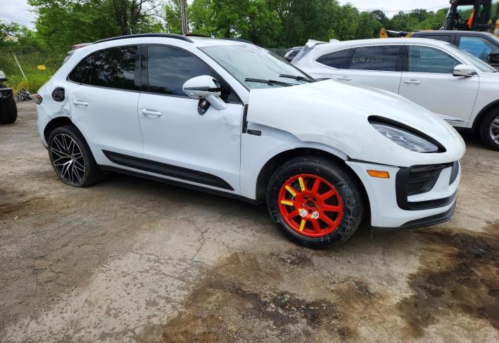 Salvage 2022 Porsche Macan  in Белый