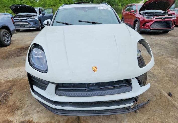 Salvage 2022 Porsche Macan  in Белый