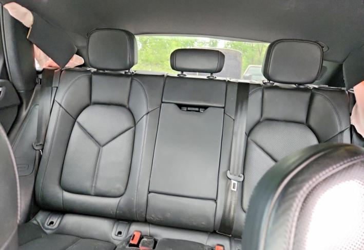 Salvage 2022 Porsche Macan  in Белый