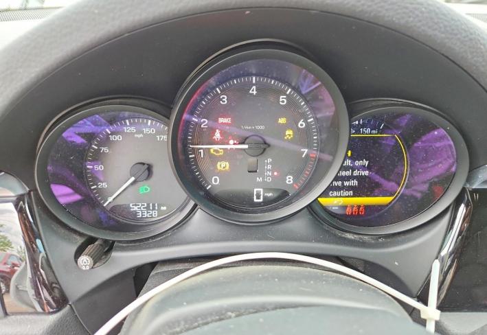 Salvage 2022 Porsche Macan  in Белый