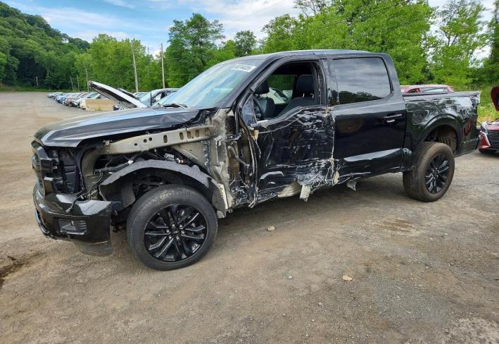 Salvage 2025 Ford F150 Lariat in Черный