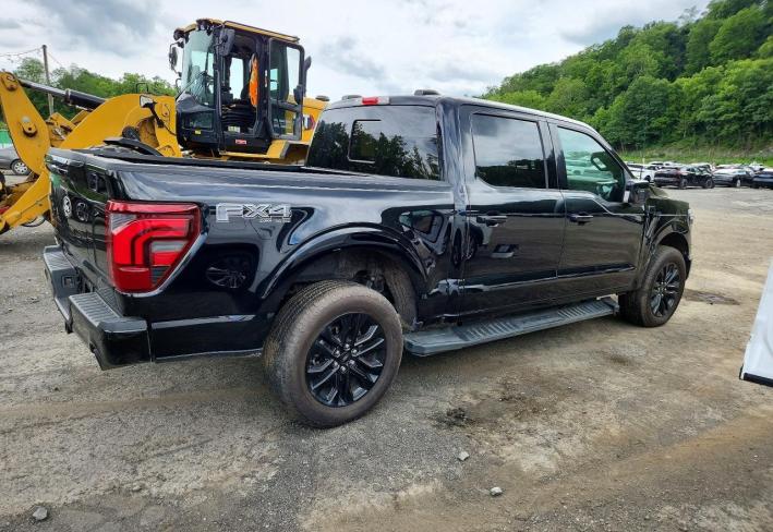 Salvage 2025 Ford F150 Lariat in Черный