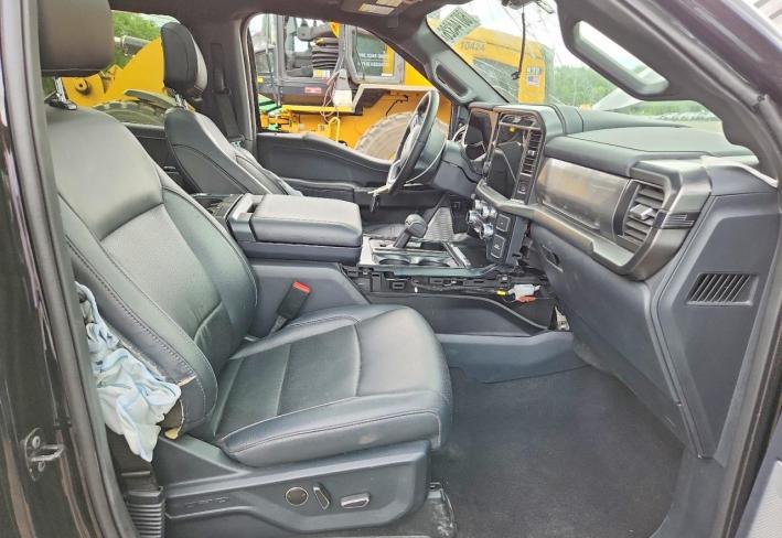 Salvage 2025 Ford F150 Lariat in Черный
