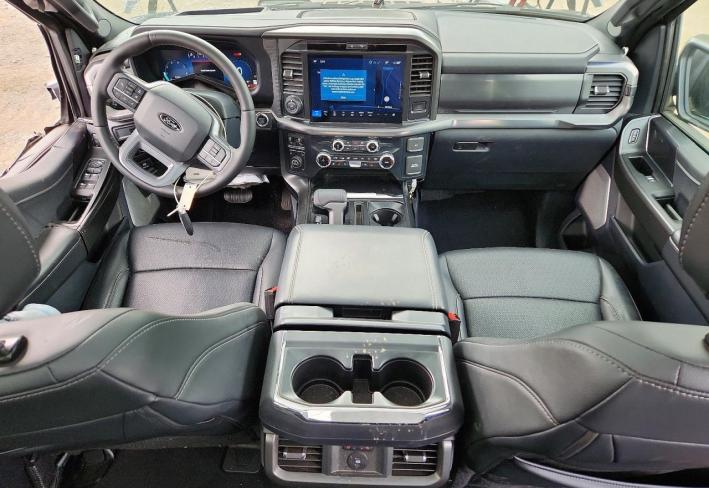 Salvage 2025 Ford F150 Lariat in Черный