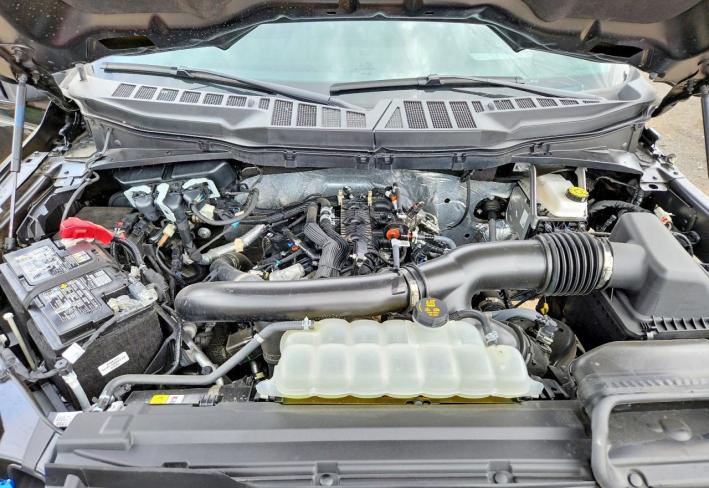 Salvage 2025 Ford F150 Lariat in Черный