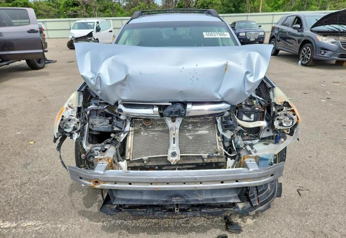 Salvage 2014 Subaru Outback Limited in Серебристый
