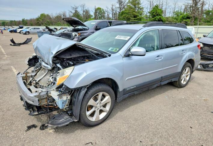 Salvage 2014 Subaru Outback Limited in Серебристый