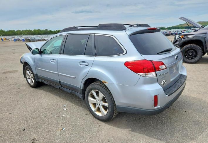 Salvage 2014 Subaru Outback Limited in Серебристый