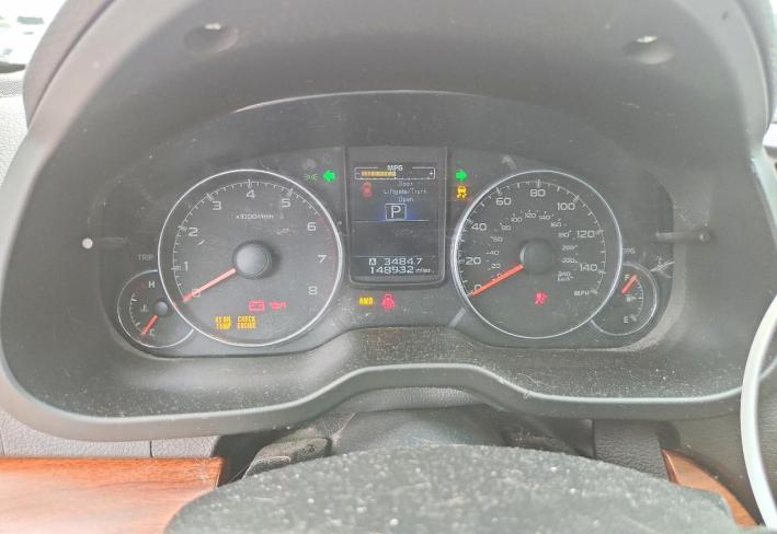 Salvage 2014 Subaru Outback Limited in Серебристый