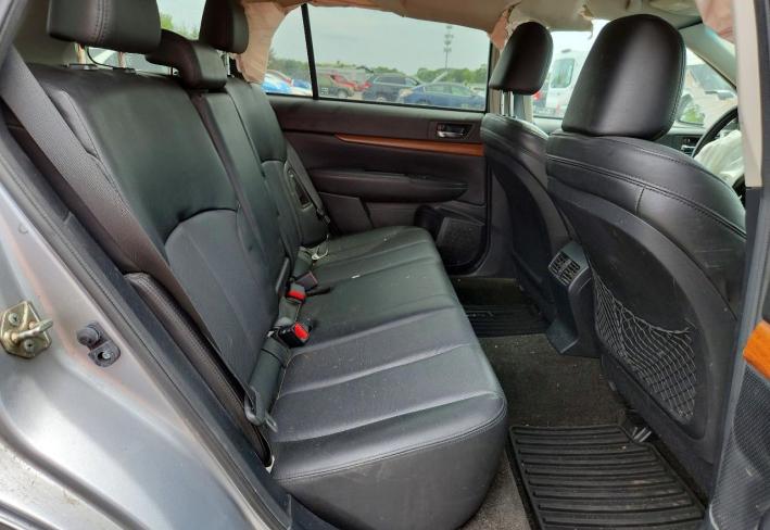 Salvage 2014 Subaru Outback Limited in Серебристый