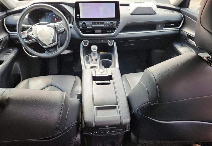 Salvage 2024 Toyota Grand Highlander Xle in Бордовый