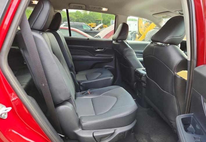 Salvage 2024 Toyota Grand Highlander Xle in Бордовый
