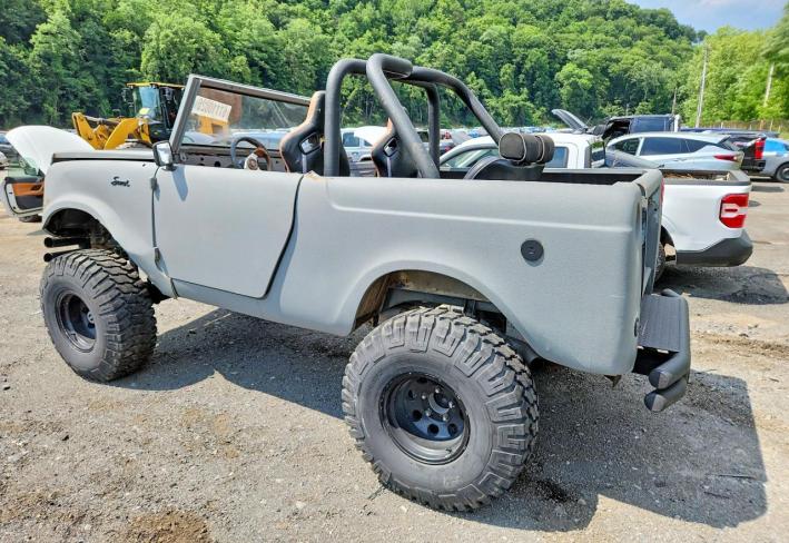 Salvage 1962 International Scout  in Gray