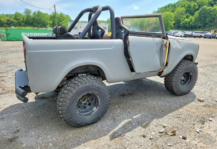 Salvage 1962 International Scout  in Gray