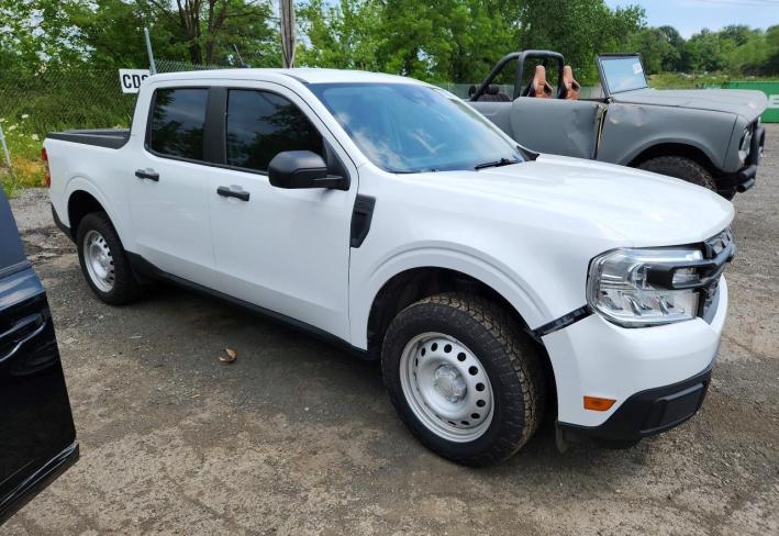 Salvage 2024 Ford Maverick Xl in Серебристый