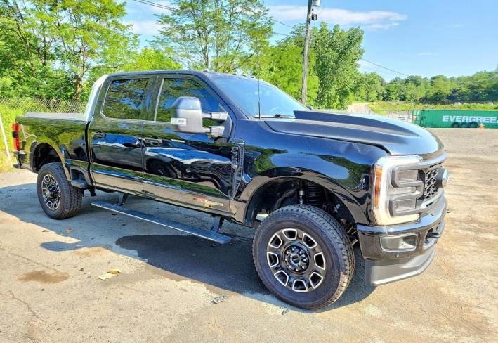 Salvage 2025 Ford F350  in Черный
