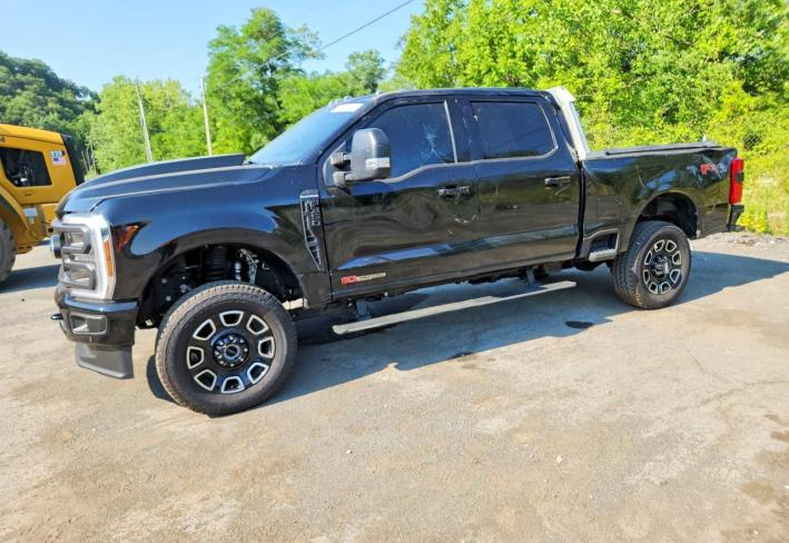Salvage 2025 Ford F350  in Черный