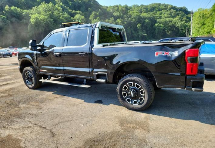 Salvage 2025 Ford F350  in Черный