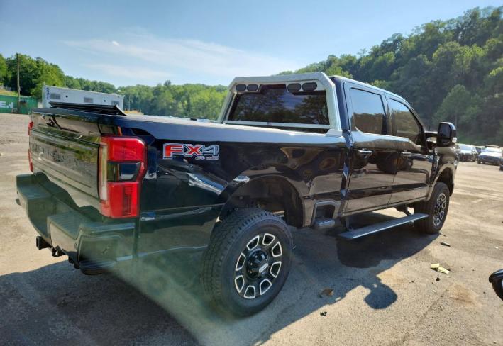 Salvage 2025 Ford F350  in Черный