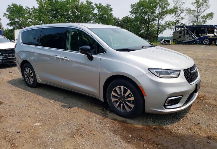 Salvage 2024 Chrysler Pacifica Hybrid Select in Gray