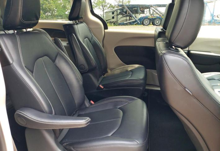 Salvage 2024 Chrysler Pacifica Hybrid Select in Gray