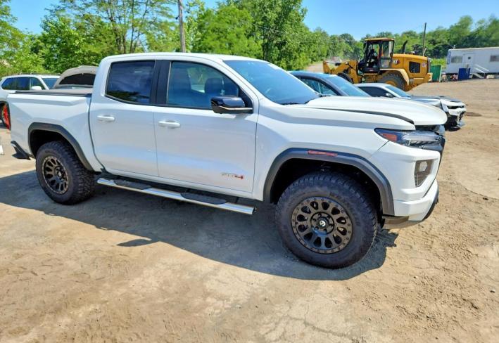 Salvage 2024 Gmc Canyon At4 in White