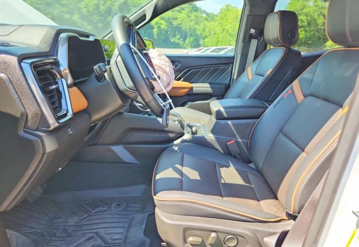 Salvage 2024 Gmc Canyon At4 in White