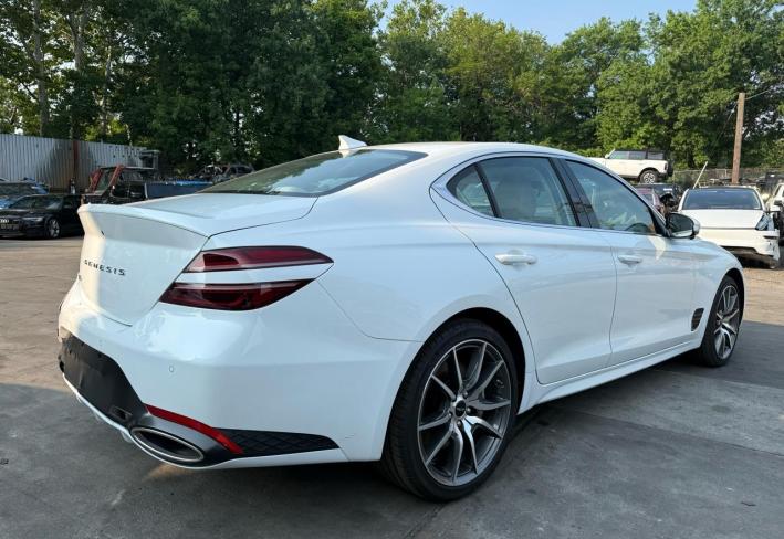 Salvage 2026 Genesis G70  in White