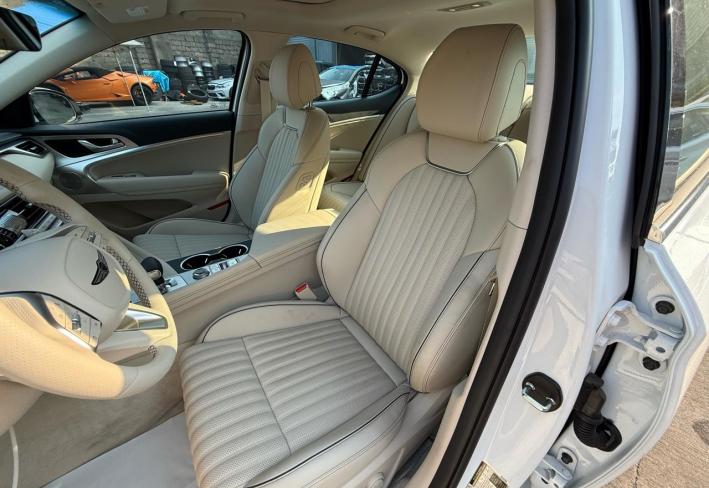 Salvage 2026 Genesis G70  in White