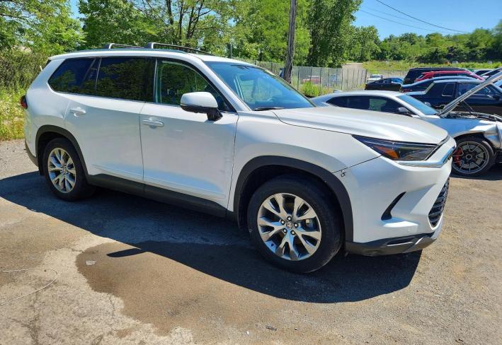 Salvage 2024 Toyota Grand Highlander Hybrid Limited in Белый