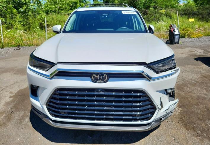 Salvage 2024 Toyota Grand Highlander Hybrid Limited in Белый