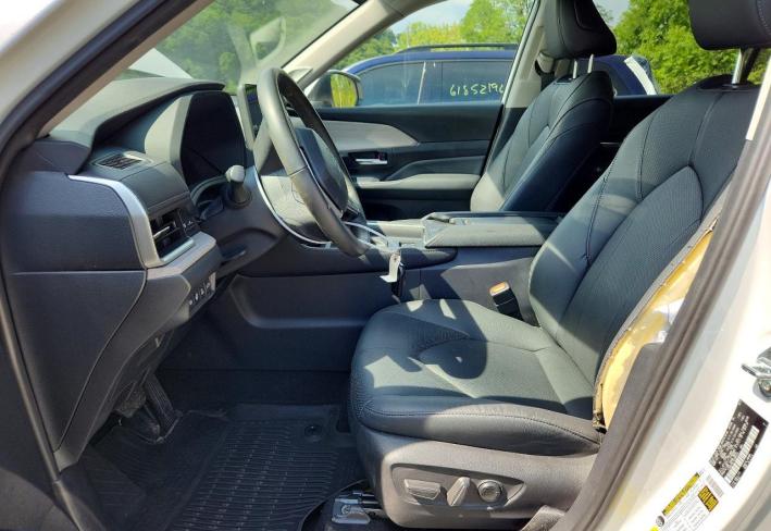 Salvage 2024 Toyota Grand Highlander Hybrid Limited in Белый
