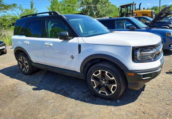 Salvage 2022 Ford Bronco Sport Outer Banks in Белый