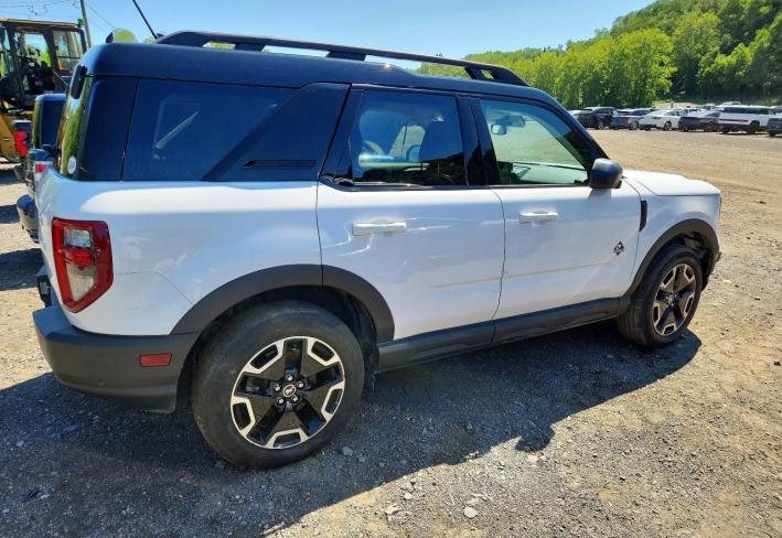 Salvage 2022 Ford Bronco Sport Outer Banks in Белый
